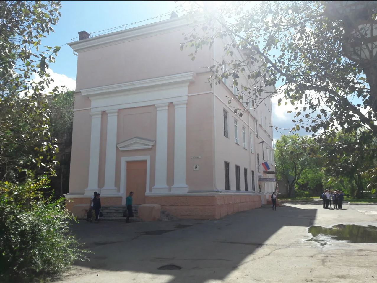 Фотография школы.