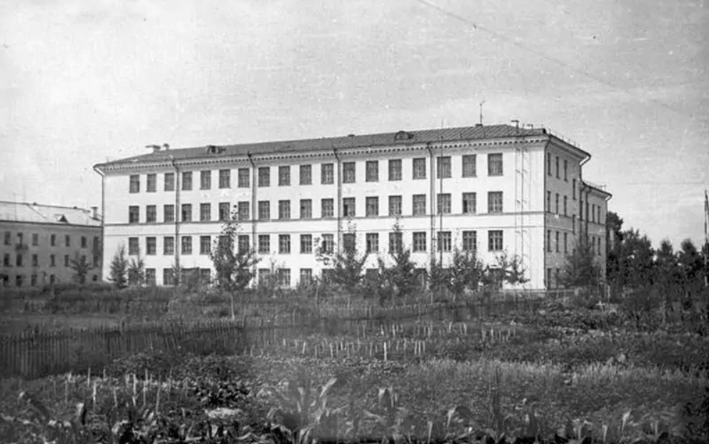 Фотография школы.